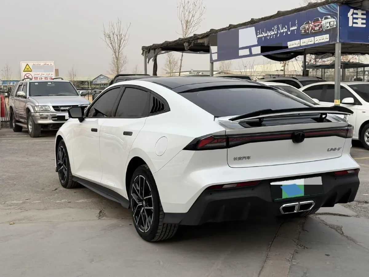 2024 ChangAn UNI-V iDD 1.5L 110HP L4 E-CVT PHEV 18.99KWH,autocango,china used car exporter,china ev exporter,chinese used car exporter,chinese used ev exporter