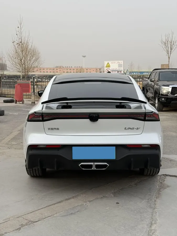 2024 ChangAn UNI-V iDD 1.5L 110HP L4 E-CVT PHEV 18.99KWH,autocango,china used car exporter,china ev exporter,chinese used car exporter,chinese used ev exporter