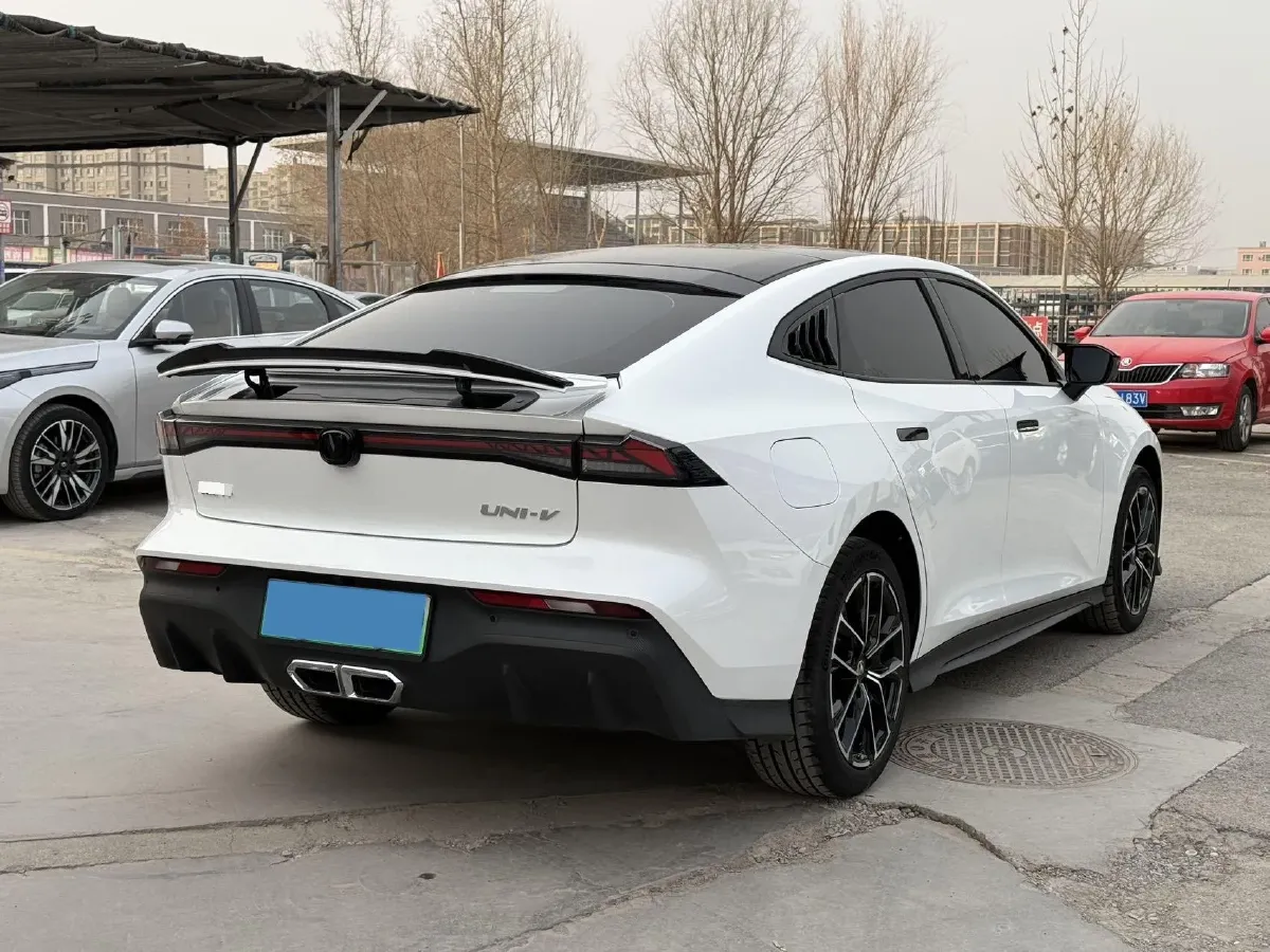 2024 ChangAn UNI-V iDD 1.5L 110HP L4 E-CVT PHEV 18.99KWH,autocango,china used car exporter,china ev exporter,chinese used car exporter,chinese used ev exporter