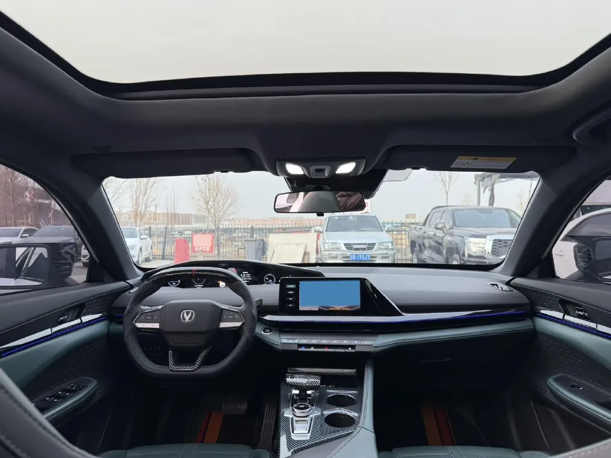 2024 ChangAn UNI-V iDD 1.5L 110HP L4 E-CVT PHEV 18.99KWH,autocango,china used car exporter,china ev exporter,chinese used car exporter,chinese used ev exporter