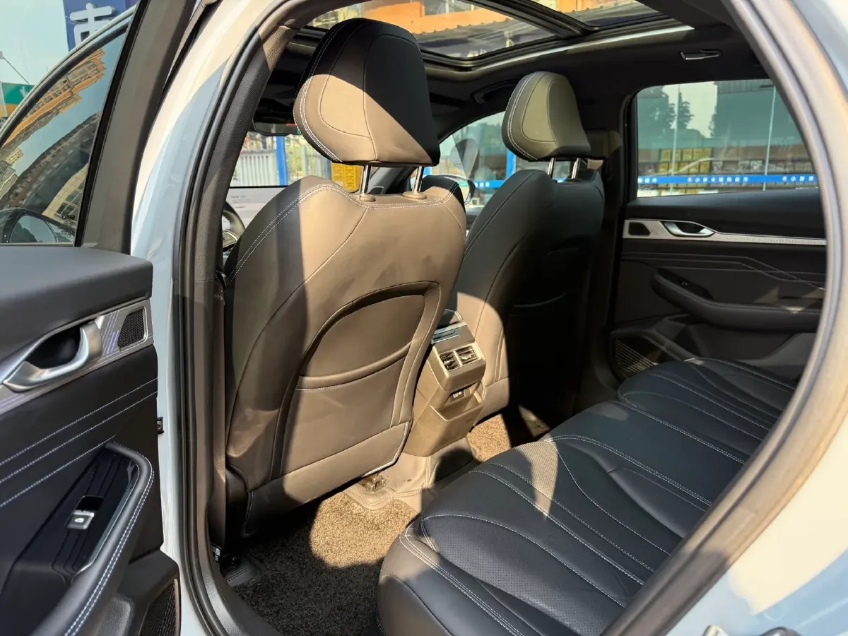 2023 Geely Preface 1.5T 181HP L4 7DCT,autocango,china used car exporter,china ev exporter,chinese used car exporter,chinese used ev exporter