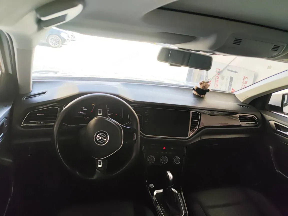 2022 Volkswagen T-Roc 1.4T 150HP L4 7DCT,autocango,china used car exporter,china ev exporter,chinese used car exporter,chinese used ev exporter
