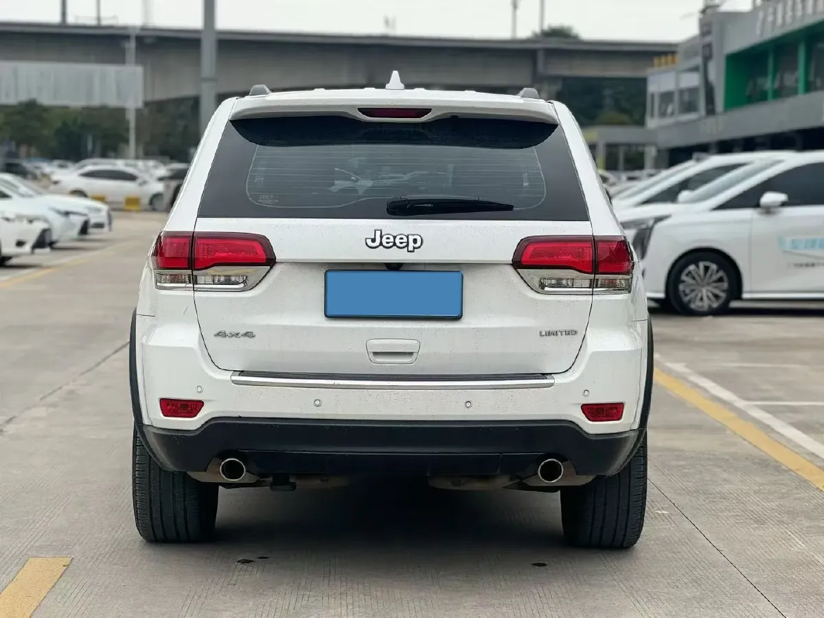 2021 Jeep Grand Cherokee 3.0L 234HP V6 8AT,autocango,china used car exporter,china ev exporter,chinese used car exporter,chinese used ev exporter