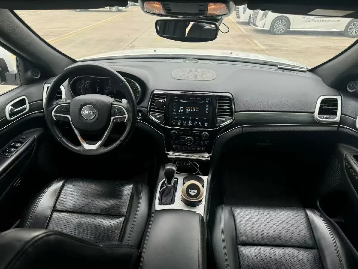 2021 Jeep Grand Cherokee 3.0L 234HP V6 8AT,autocango,china used car exporter,china ev exporter,chinese used car exporter,chinese used ev exporter