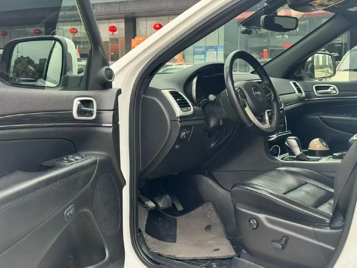 2021 Jeep Grand Cherokee 3.0L 234HP V6 8AT,autocango,china used car exporter,china ev exporter,chinese used car exporter,chinese used ev exporter