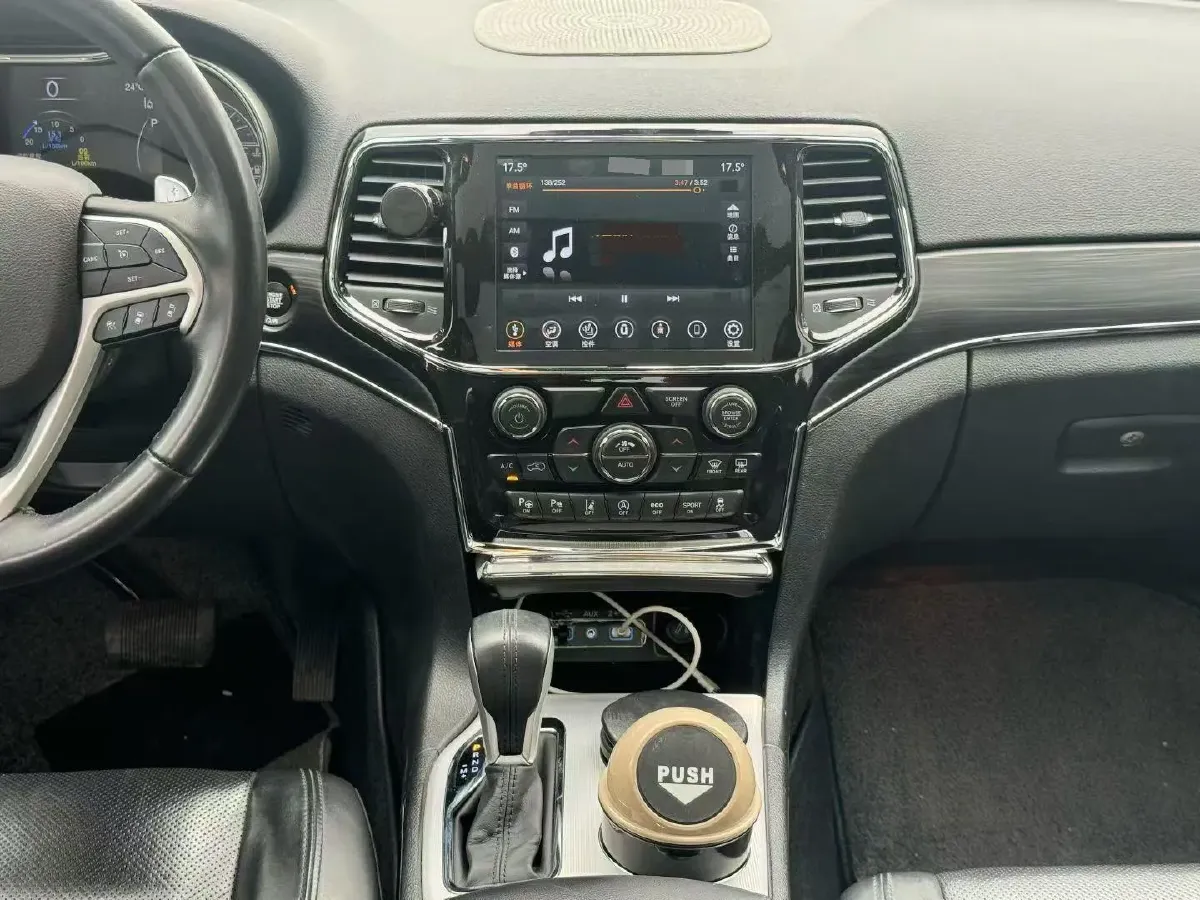 2021 Jeep Grand Cherokee 3.0L 234HP V6 8AT,autocango,china used car exporter,china ev exporter,chinese used car exporter,chinese used ev exporter