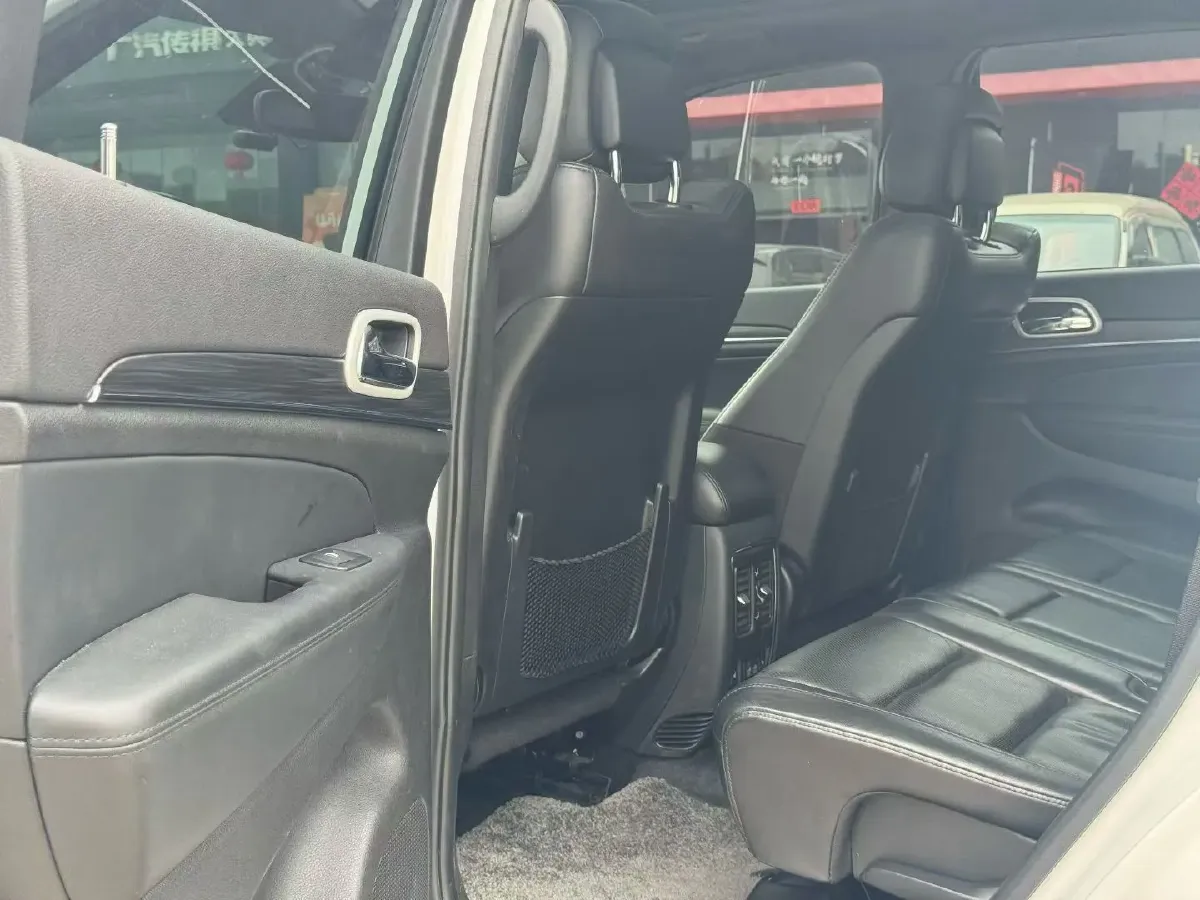 2021 Jeep Grand Cherokee 3.0L 234HP V6 8AT,autocango,china used car exporter,china ev exporter,chinese used car exporter,chinese used ev exporter