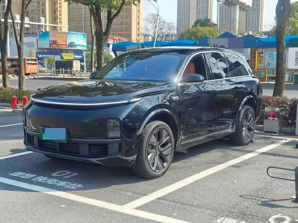 2024 Volvo S60 2.0T 197HP L4 7DCT,autocango,china used car exporter,china ev exporter,chinese used car exporter,chinese used ev exporter