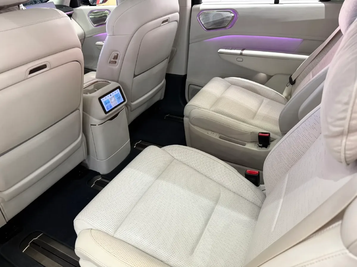 2025 LYNK&CO 900 2.0T 254HP L4 3DHT PHEV,autocango,china used car exporter,china ev exporter,chinese used car exporter,chinese used ev exporter