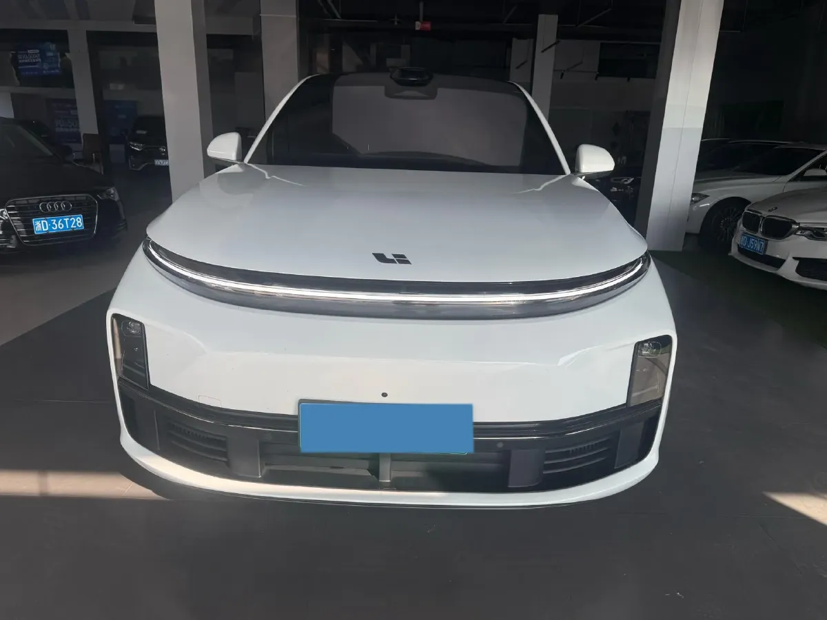 2024 Li L8 Range Extended 154HP REEV 52.3KWH,autocango,china used car exporter,china ev exporter,chinese used car exporter,chinese used ev exporter