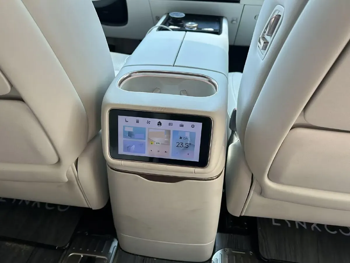 2025 LYNK&CO 900 1.5T 190HP L4 3DHT PHEV 43.3KWH,autocango,china used car exporter,china ev exporter,chinese used car exporter,chinese used ev exporter