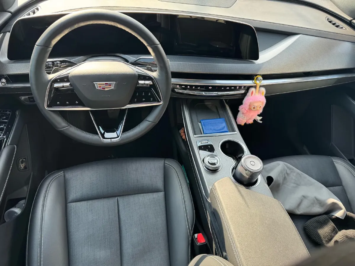 2025 Cadillac XT5 2.0T 237HP L4 9AT,autocango,china used car exporter,china ev exporter,chinese used car exporter,chinese used ev exporter