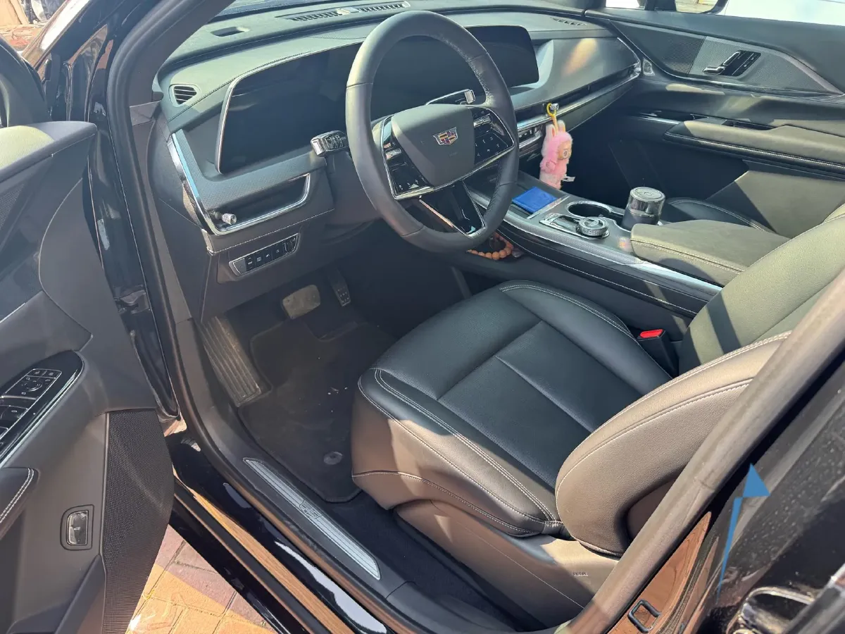 2025 Cadillac XT5 2.0T 237HP L4 9AT,autocango,china used car exporter,china ev exporter,chinese used car exporter,chinese used ev exporter