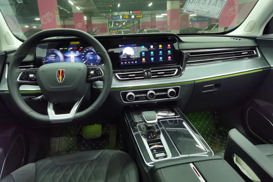 2025 HongQi HS5 2.0T 252HP L4 8AT,autocango,china used car exporter,china ev exporter,chinese used car exporter,chinese used ev exporter