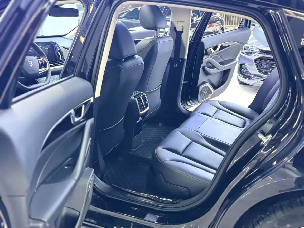 2023 Bestune B70 1.5T 169HP L4 7DCT,autocango,china used car exporter,china ev exporter,chinese used car exporter,chinese used ev exporter