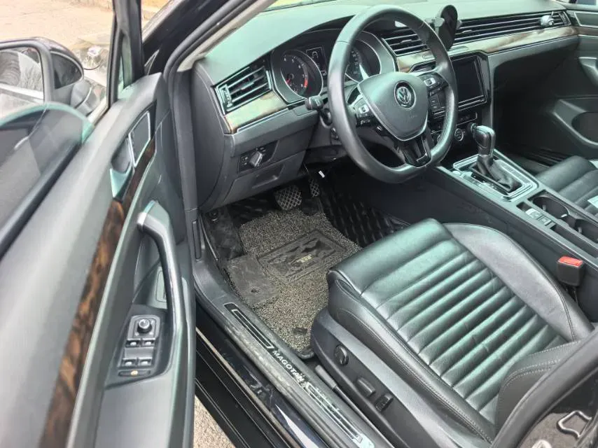 2019 Volkswagen Magotan 2.0T 186HP L4 7DCT,autocango,china used car exporter,china ev exporter,chinese used car exporter,chinese used ev exporter