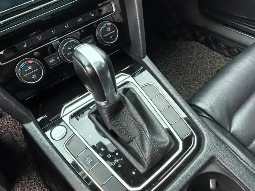 2019 Volkswagen Magotan 2.0T 186HP L4 7DCT,autocango,china used car exporter,china ev exporter,chinese used car exporter,chinese used ev exporter