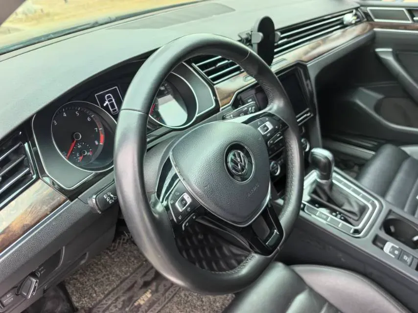 2019 Volkswagen Magotan 2.0T 186HP L4 7DCT,autocango,china used car exporter,china ev exporter,chinese used car exporter,chinese used ev exporter