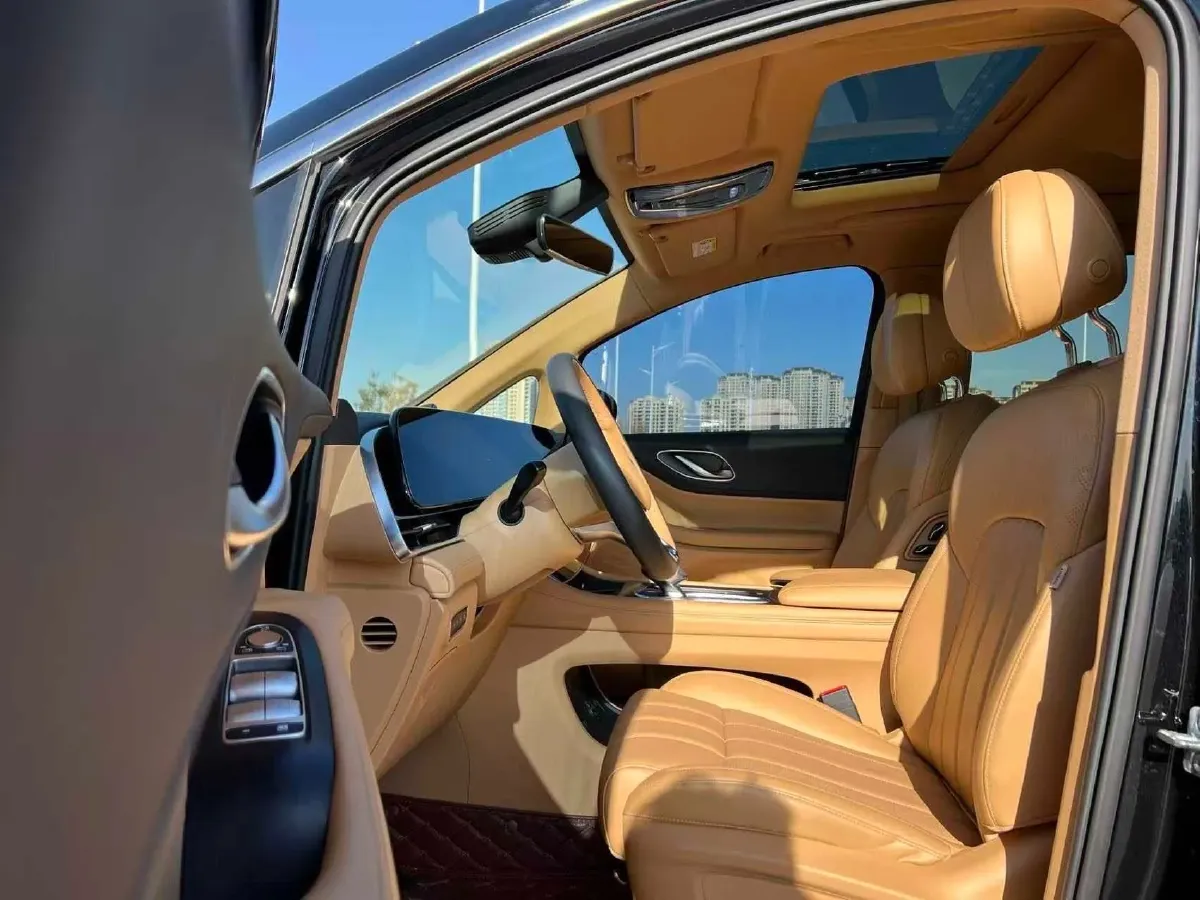 2022 Voyah Dream 1.5T 136HP L4 PHEV 25.57KWH,autocango,china used car exporter,china ev exporter,chinese used car exporter,chinese used ev exporter