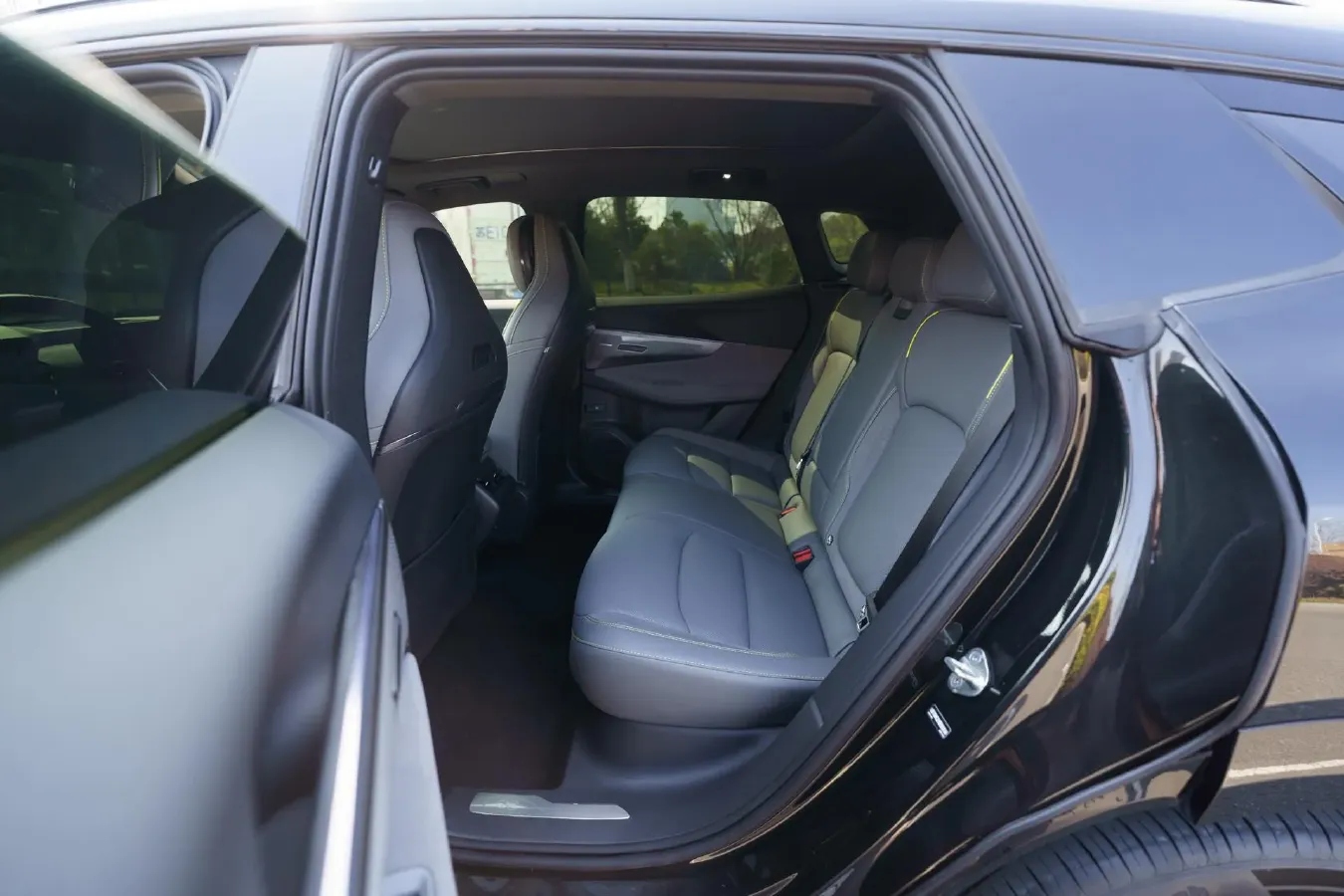 2025 LYNK&CO 08 EM-P 1.5T 163HP L4 3DHT PHEV 21.2KWH,autocango,china used car exporter,china ev exporter,chinese used car exporter,chinese used ev exporter