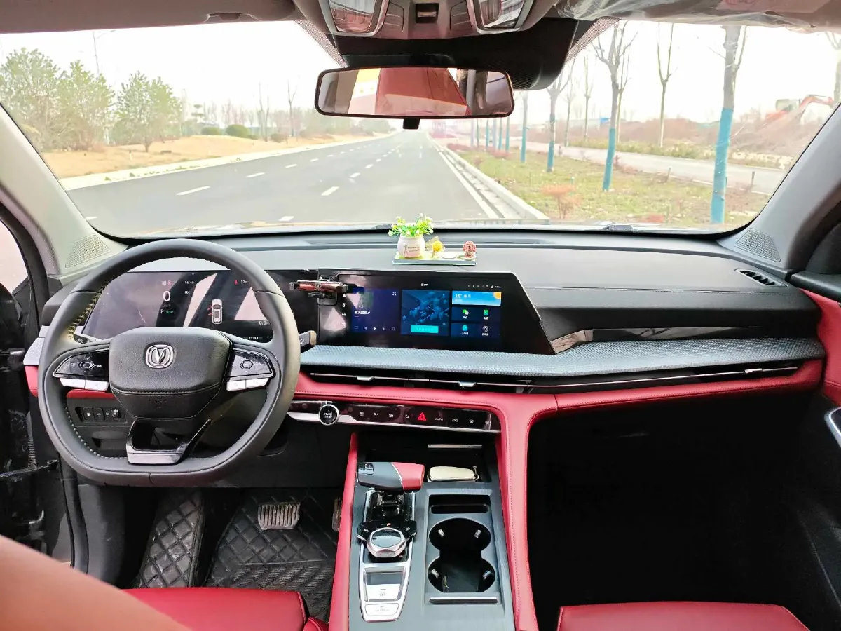 2023 ChangAn CS75 Plus 2.0T 233HP L4 8AT,autocango,china used car exporter,china ev exporter,chinese used car exporter,chinese used ev exporter