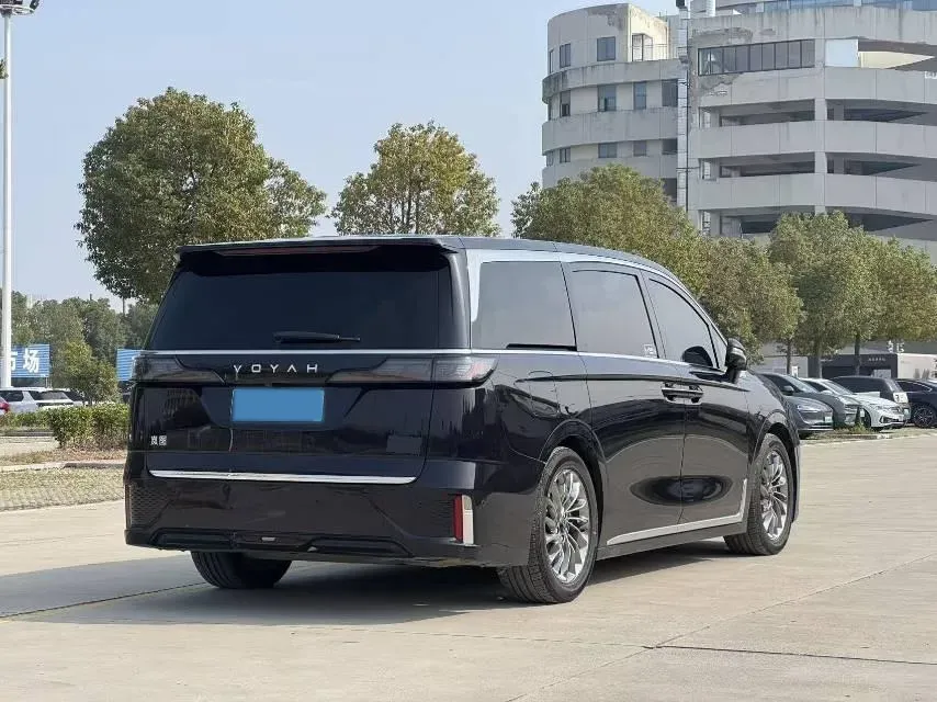 2022 Voyah Dream 1.5T 136HP L4 PHEV 25.57KWH,autocango,china used car exporter,china ev exporter,chinese used car exporter,chinese used ev exporter