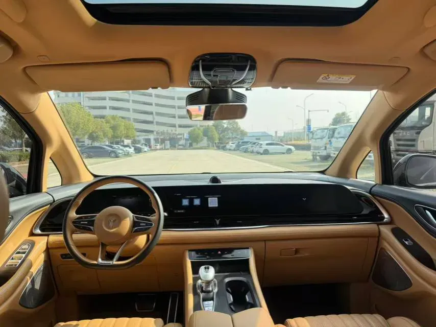 2022 Voyah Dream 1.5T 136HP L4 PHEV 25.57KWH,autocango,china used car exporter,china ev exporter,chinese used car exporter,chinese used ev exporter