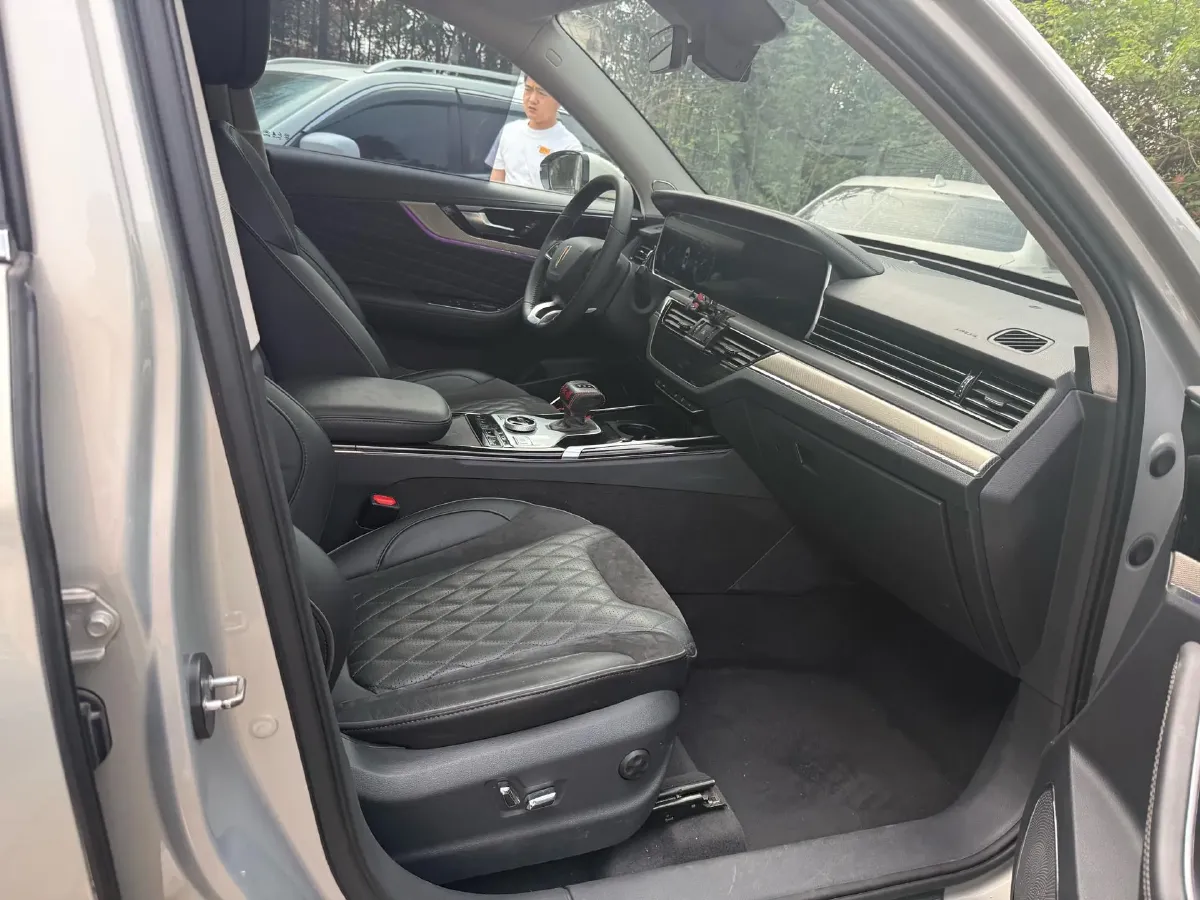 2022 HongQi HS5 2.0T 224HP L4 6AT,autocango,china used car exporter,china ev exporter,chinese used car exporter,chinese used ev exporter