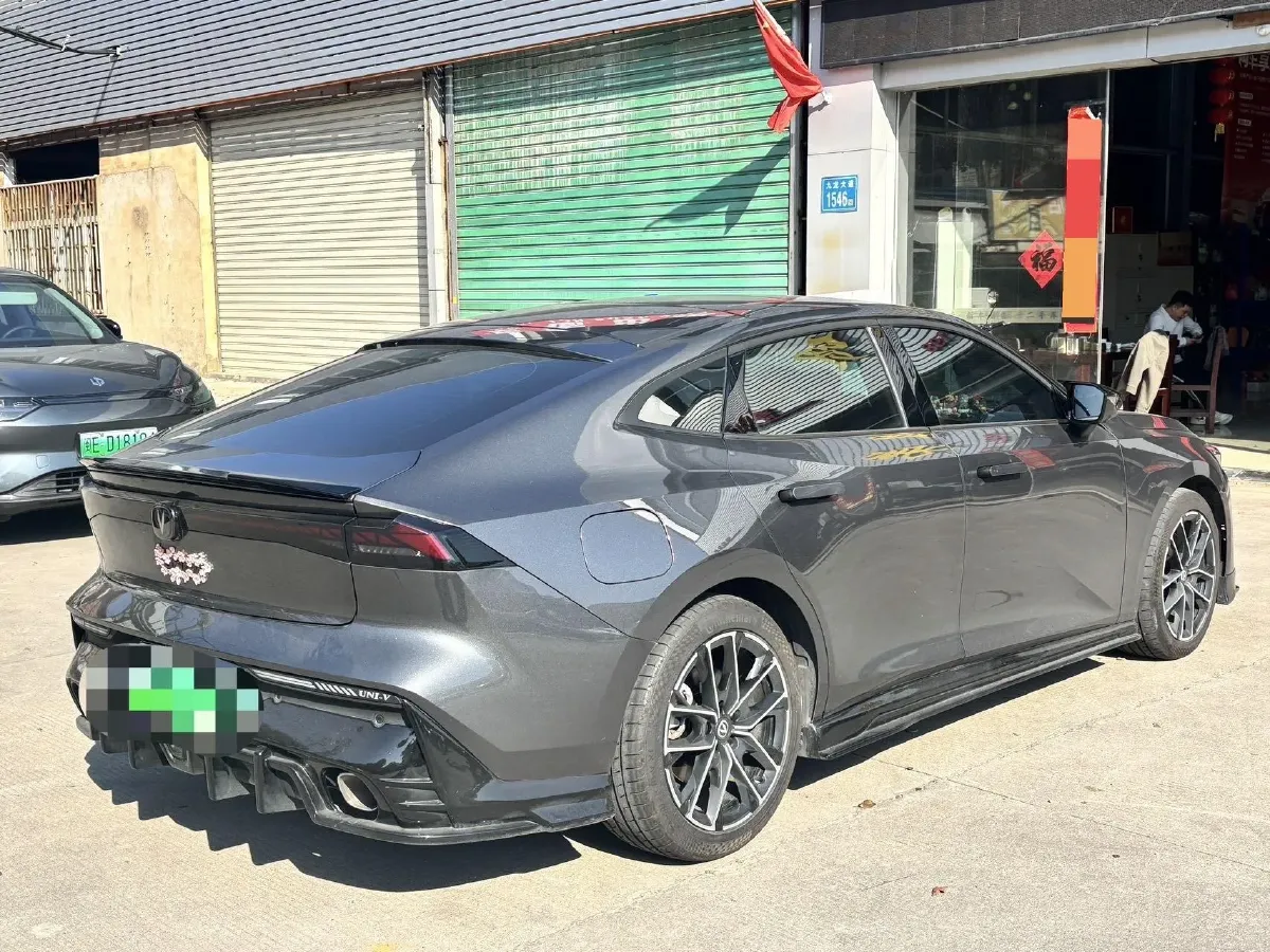 2024 ChangAn UNI-V iDD 1.5L 110HP L4 E-CVT PHEV 18.99KWH,autocango,china used car exporter,china ev exporter,chinese used car exporter,chinese used ev exporter