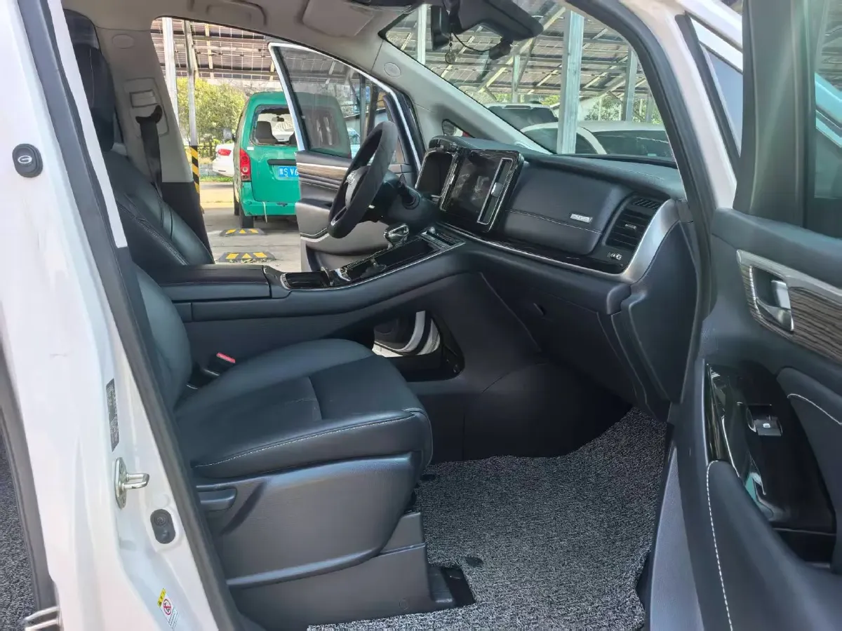 2021 GAC Trumpchi M8 2.0T 252HP L4 8AT,autocango,china used car exporter,china ev exporter,chinese used car exporter,chinese used ev exporter