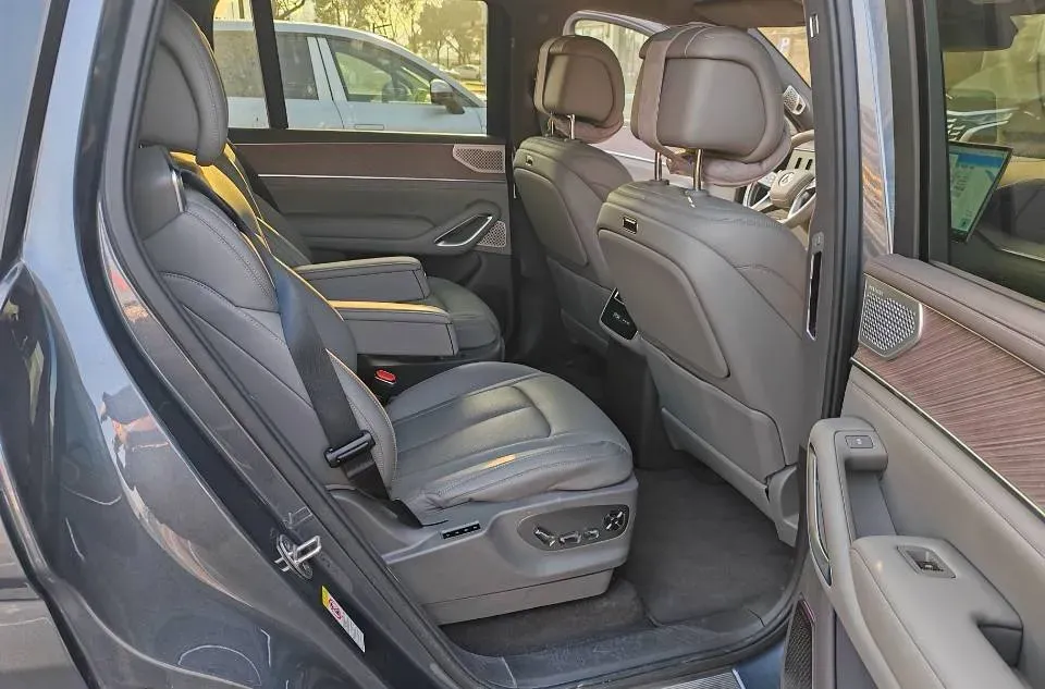 2025 Denza DenzaN9 2.0T 207HP L4 E-CVT PHEV,autocango,china used car exporter,china ev exporter,chinese used car exporter,chinese used ev exporter