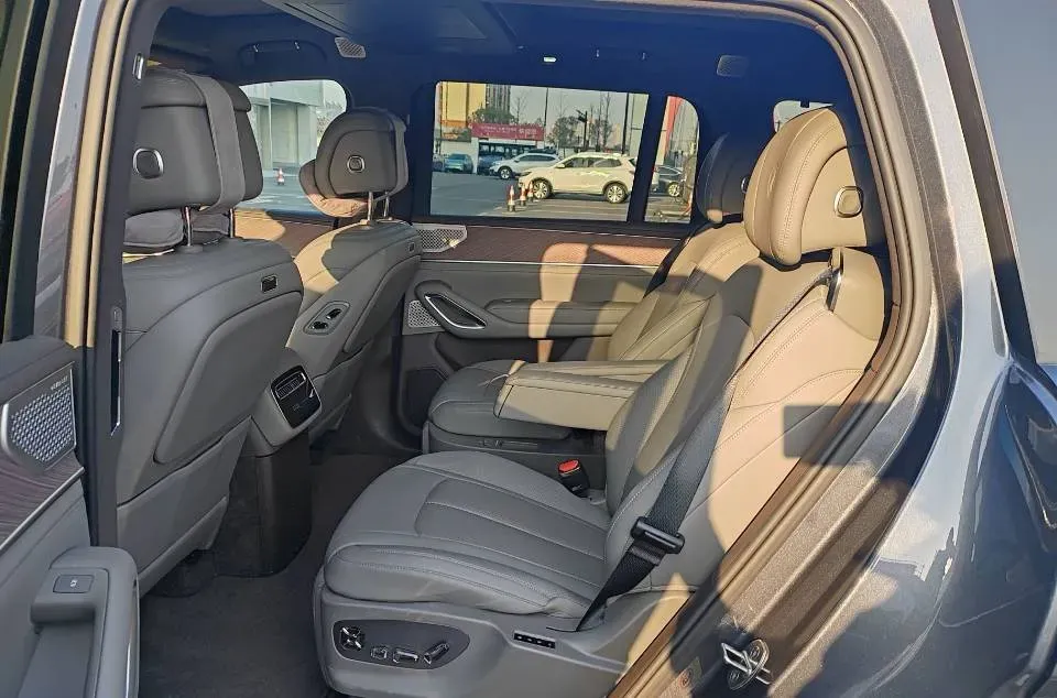 2025 Denza DenzaN9 2.0T 207HP L4 E-CVT PHEV,autocango,china used car exporter,china ev exporter,chinese used car exporter,chinese used ev exporter