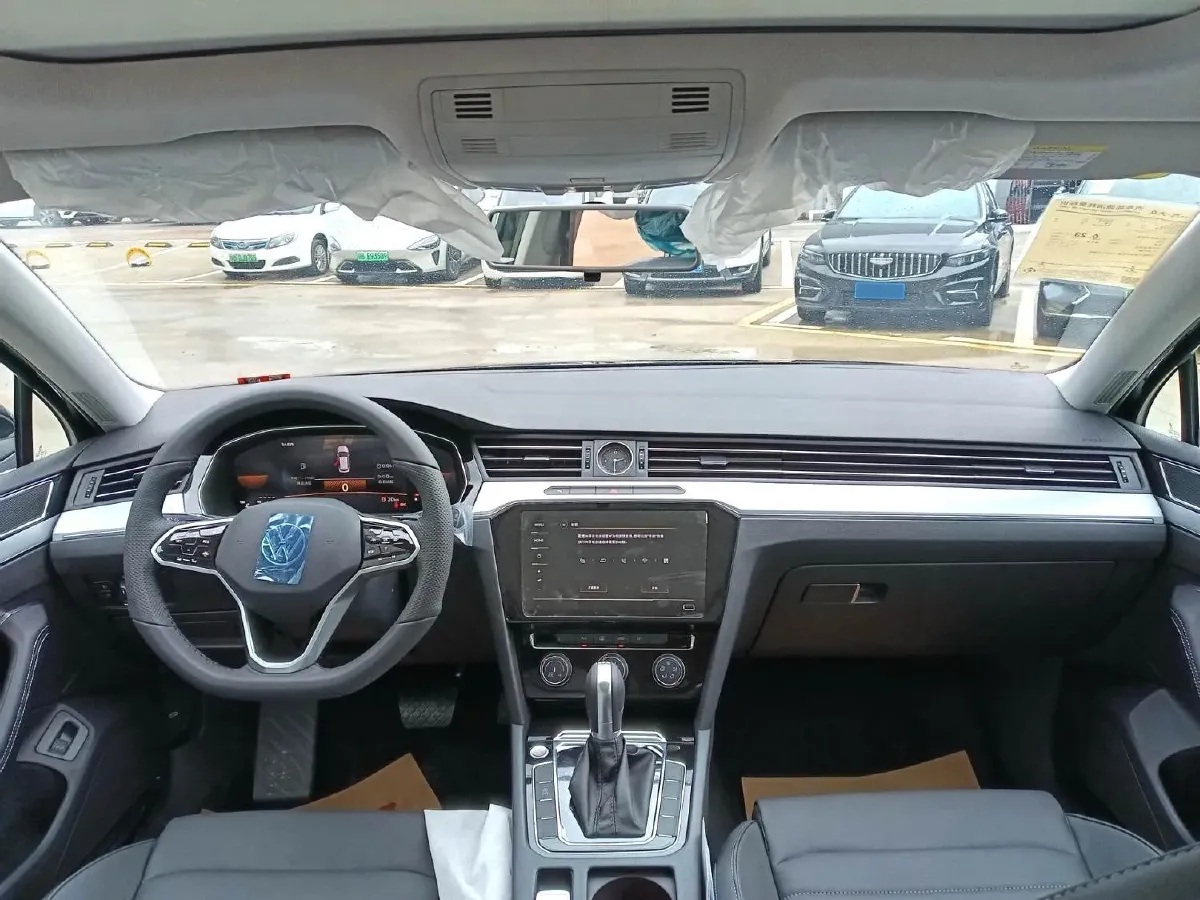 2025 Volkswagen Magotan 1.4T 150HP L4 7DCT,autocango,china used car exporter,china ev exporter,chinese used car exporter,chinese used ev exporter