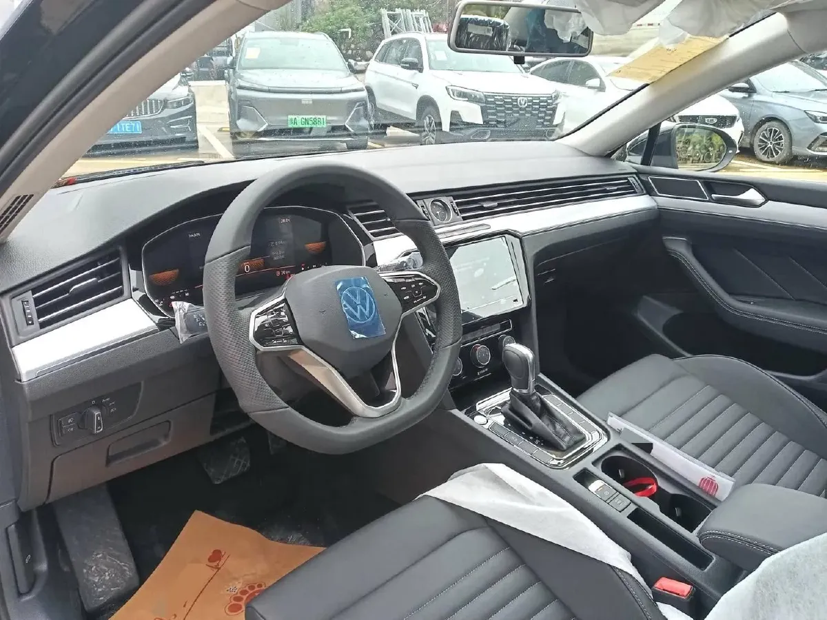 2025 Volkswagen Magotan 1.4T 150HP L4 7DCT,autocango,china used car exporter,china ev exporter,chinese used car exporter,chinese used ev exporter