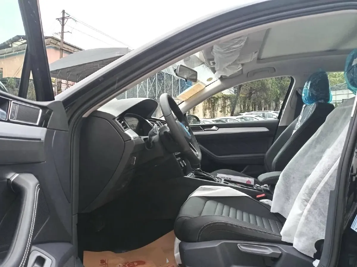 2025 Volkswagen Magotan 1.4T 150HP L4 7DCT,autocango,china used car exporter,china ev exporter,chinese used car exporter,chinese used ev exporter