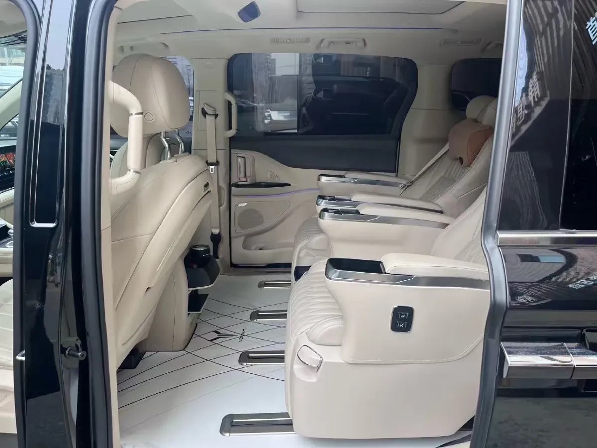 2022 Voyah Dream 1.5T 136HP L4 PHEV 25.57KWH,autocango,china used car exporter,china ev exporter,chinese used car exporter,chinese used ev exporter