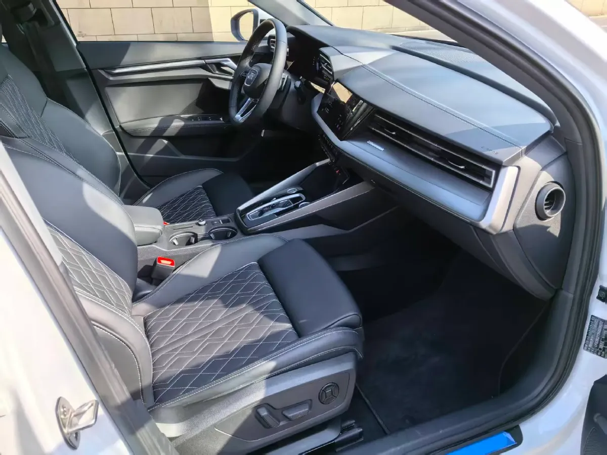 2025 Audi A3 1.5T 160HP L4 7DCT,autocango,china used car exporter,china ev exporter,chinese used car exporter,chinese used ev exporter