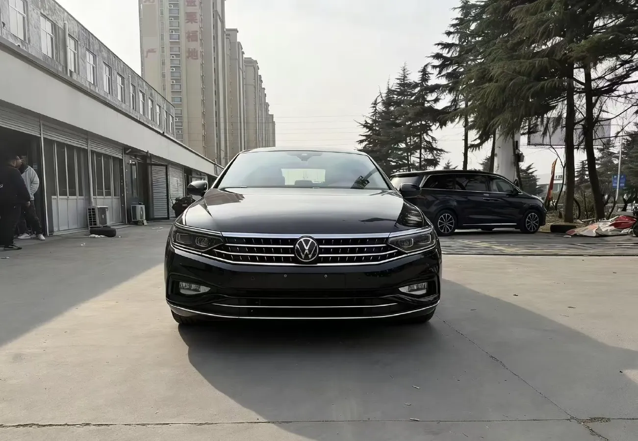 2020 Volkswagen Magotan 2.0T 220HP L4 7DCT,autocango,china used car exporter,china ev exporter,chinese used car exporter,chinese used ev exporter