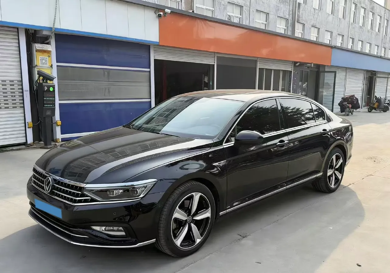 2020 Volkswagen Magotan 2.0T 220HP L4 7DCT,autocango,china used car exporter,china ev exporter,chinese used car exporter,chinese used ev exporter