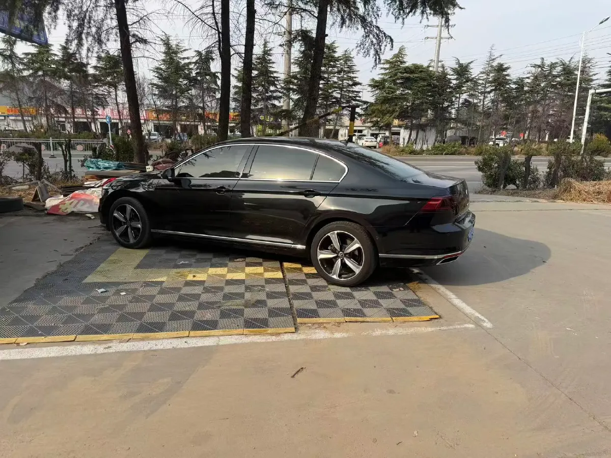 2020 Volkswagen Magotan 2.0T 220HP L4 7DCT,autocango,china used car exporter,china ev exporter,chinese used car exporter,chinese used ev exporter