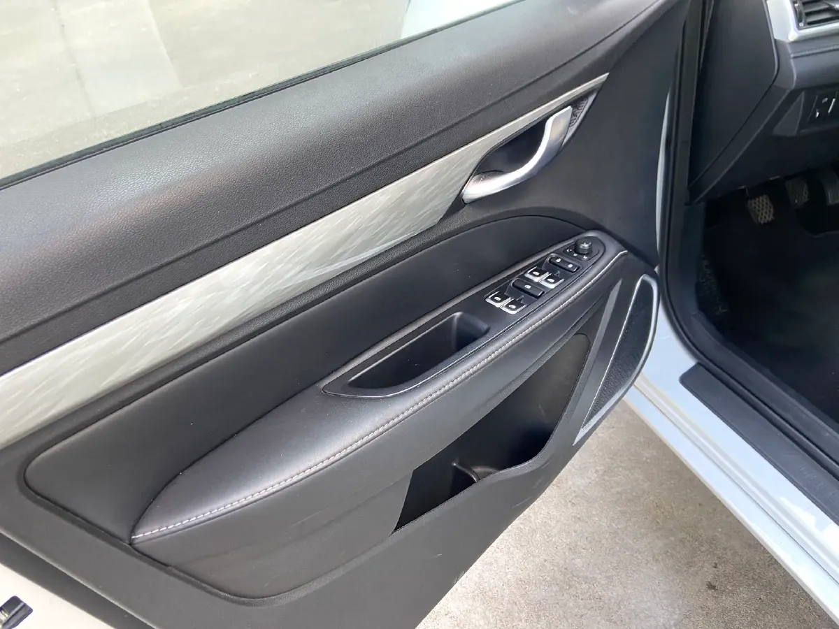 2019 Geely Emgrand 1.5L 109HP L4 5MT,autocango,china used car exporter,china ev exporter,chinese used car exporter,chinese used ev exporter