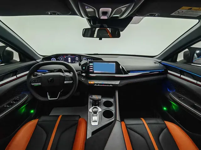 2023 ChangAn UNI-V 1.5T 188HP L4 7DCT,autocango,china used car exporter,china ev exporter,chinese used car exporter,chinese used ev exporter