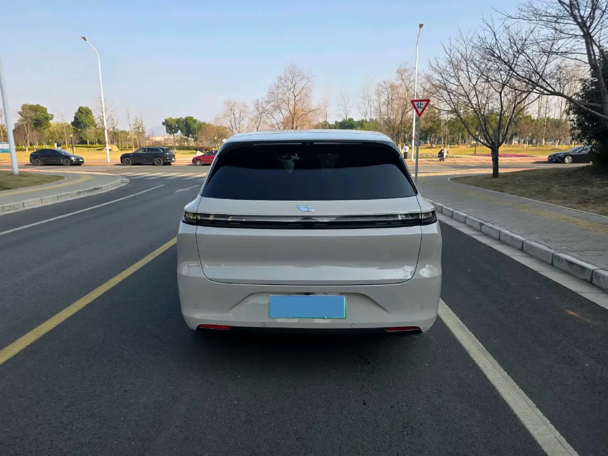 2024 Li L6 Range Extended 154HP L4 REEV 36.8KWH,autocango,china used car exporter,china ev exporter,chinese used car exporter,chinese used ev exporter