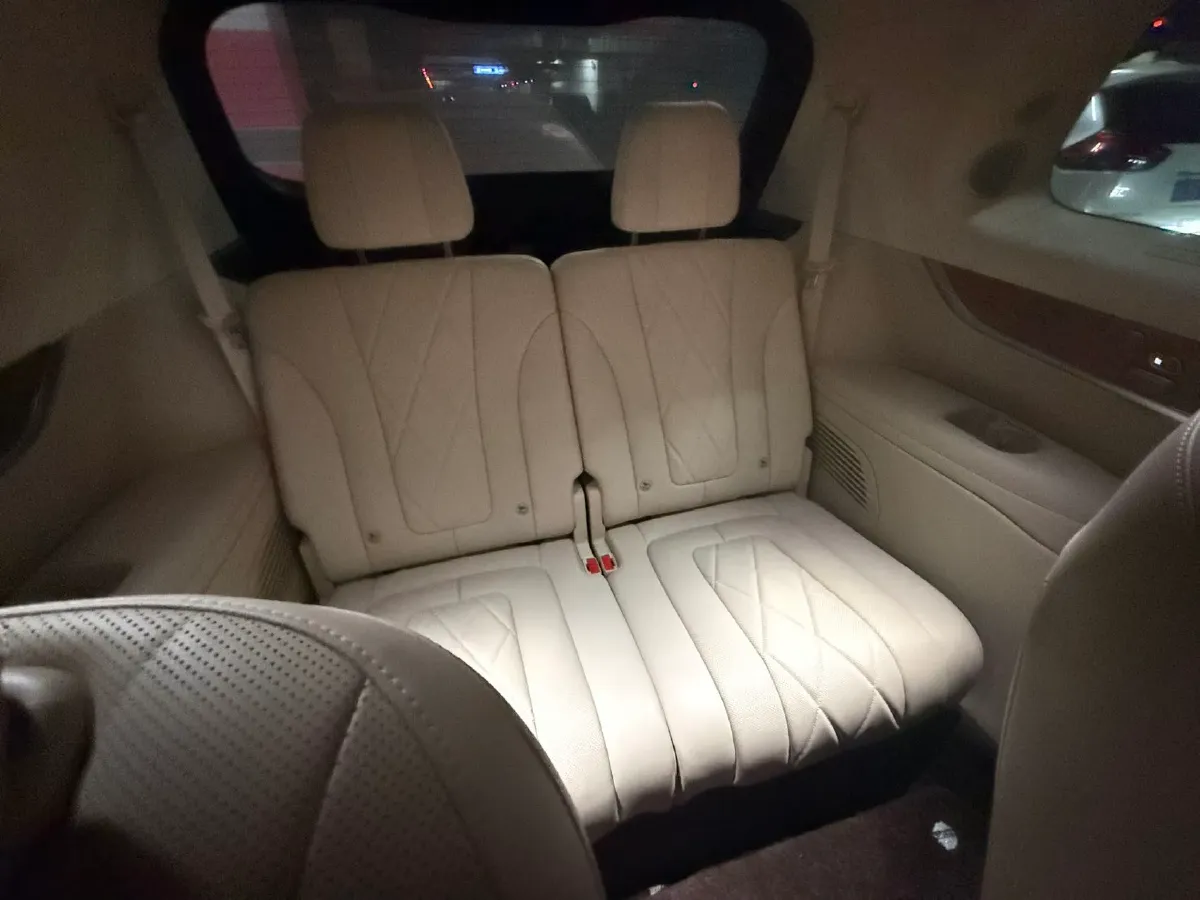 2024 AITO AITO M9 1.5T 152HP L4 REEV 42KWH,autocango,china used car exporter,china ev exporter,chinese used car exporter,chinese used ev exporter