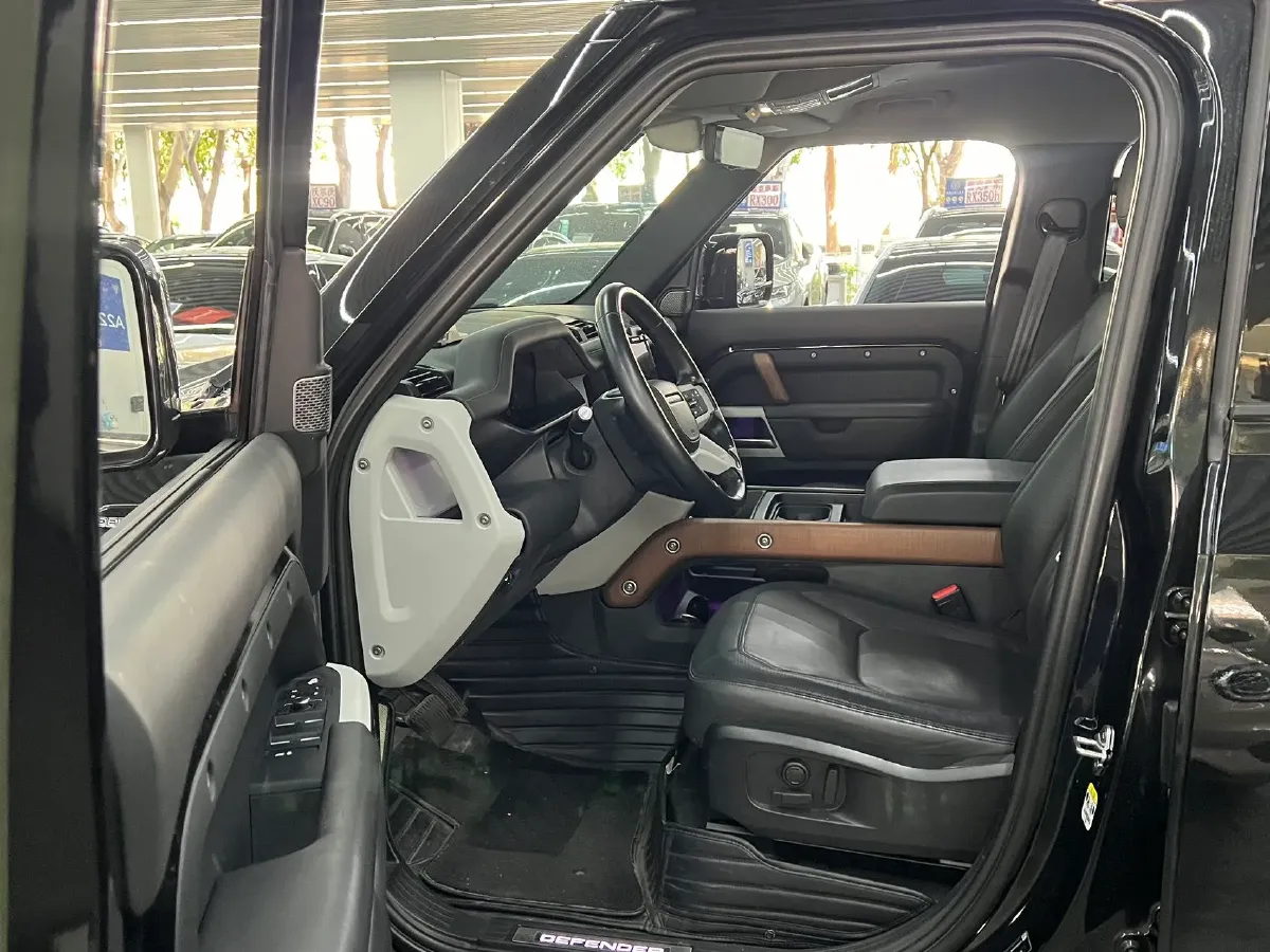 2023 Land Rover Defender 3.0T 400HP L6 8AT,autocango,china used car exporter,china ev exporter,chinese used car exporter,chinese used ev exporter