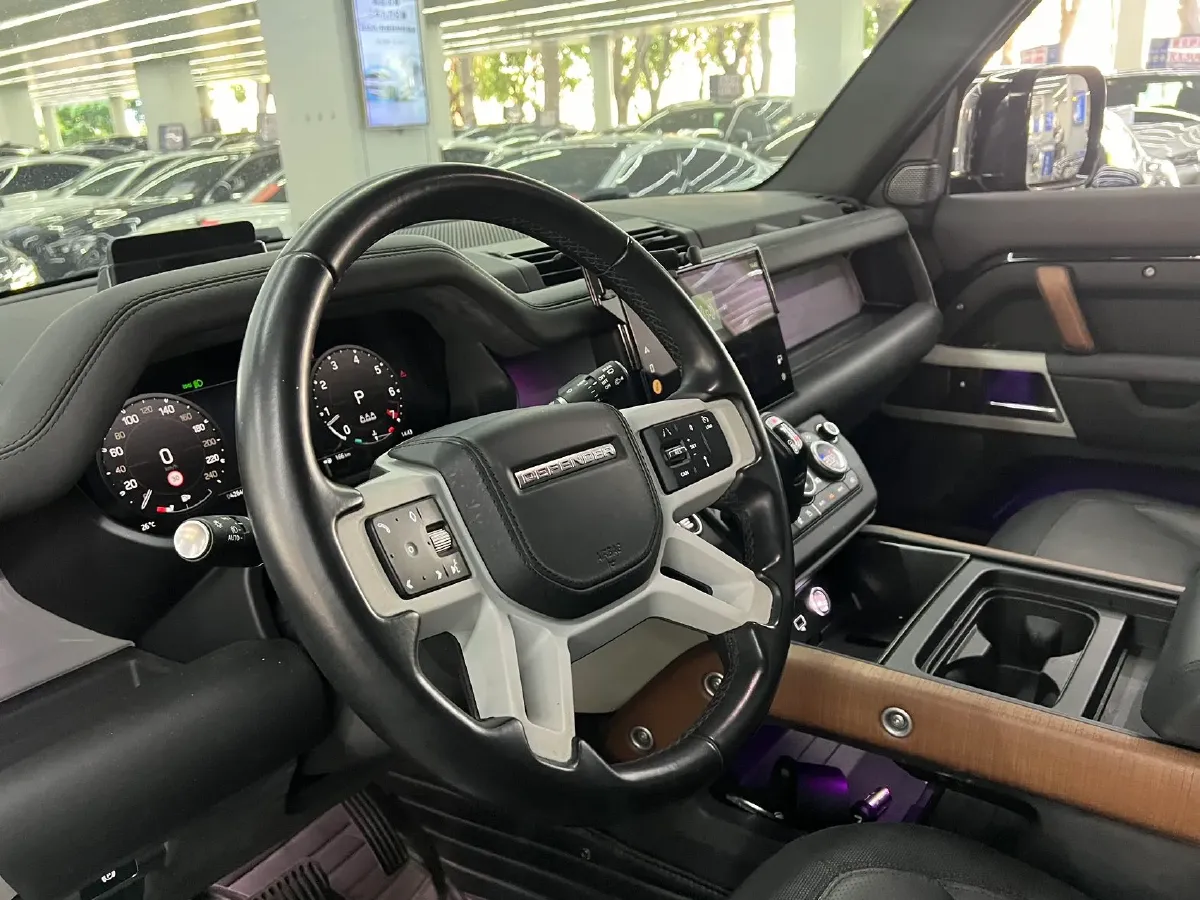 2023 Land Rover Defender 3.0T 400HP L6 8AT,autocango,china used car exporter,china ev exporter,chinese used car exporter,chinese used ev exporter