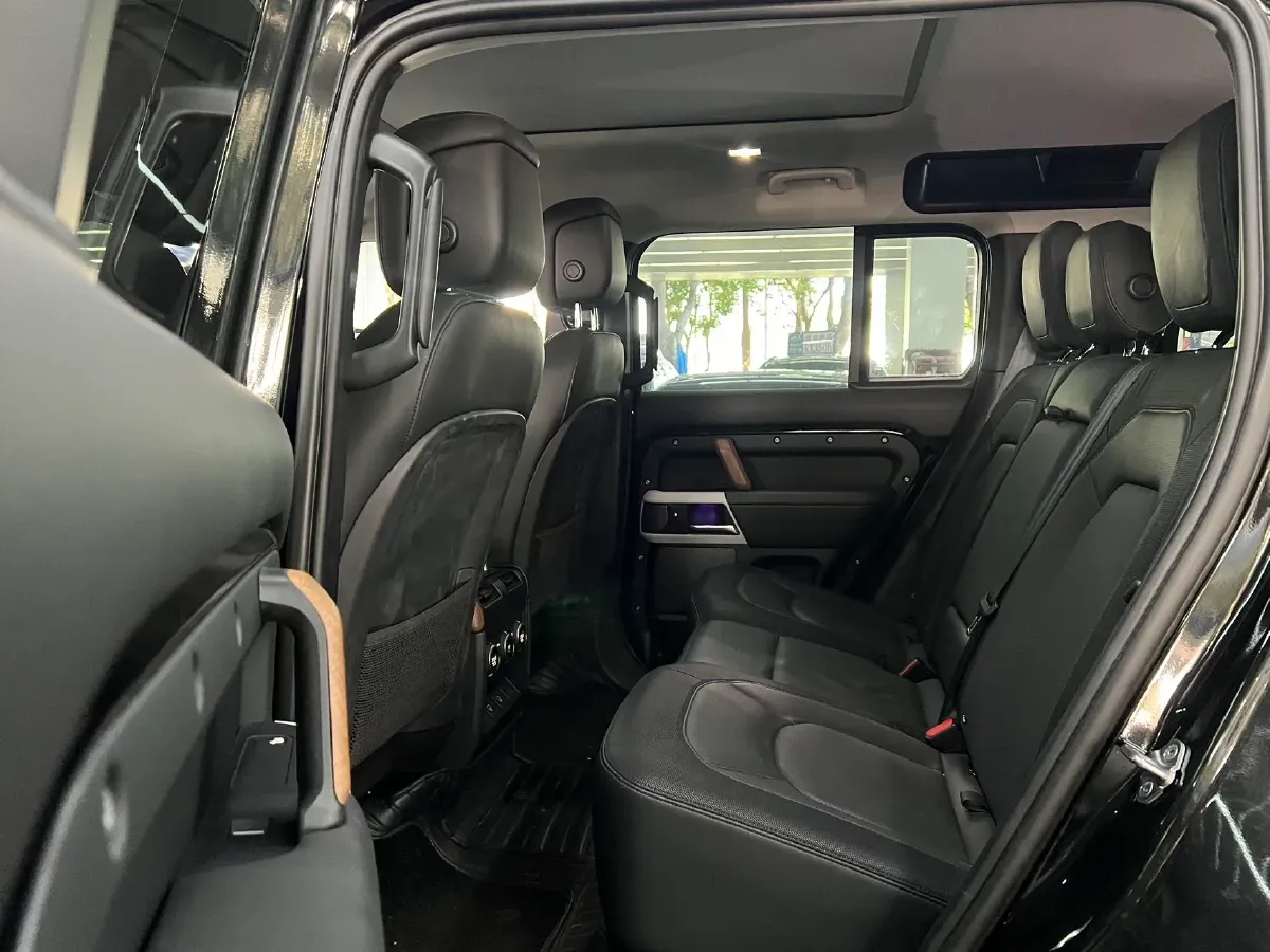 2023 Land Rover Defender 3.0T 400HP L6 8AT,autocango,china used car exporter,china ev exporter,chinese used car exporter,chinese used ev exporter