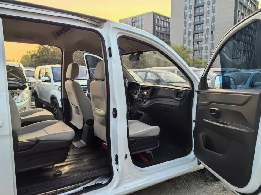 2022 DongFeng Forthing LingZhi 1.6L 122HP L4 5MT,autocango,china used car exporter,china ev exporter,chinese used car exporter,chinese used ev exporter