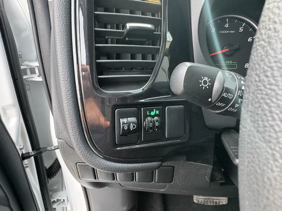 2021 Mitsubishi Outlander 2.0L 166HP L4 CVT,autocango,china used car exporter,china ev exporter,chinese used car exporter,chinese used ev exporter