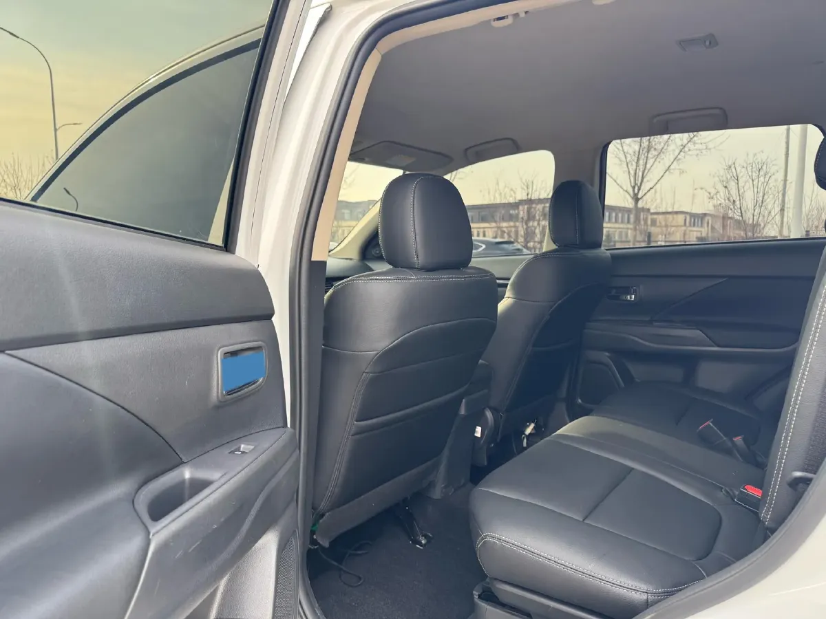 2021 Mitsubishi Outlander 2.0L 166HP L4 CVT,autocango,china used car exporter,china ev exporter,chinese used car exporter,chinese used ev exporter